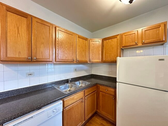 Photo - 4041 N Paulina St Unit M00R