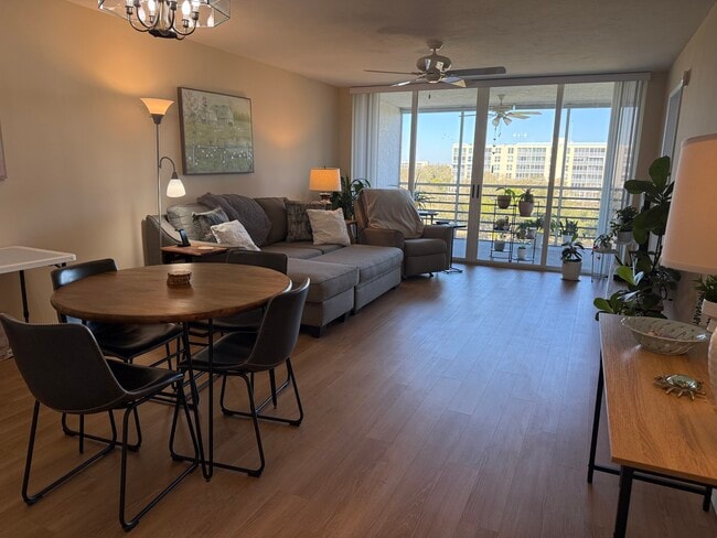 living and screened porch - 4550 Pinebrook Cir Unit Greens 506