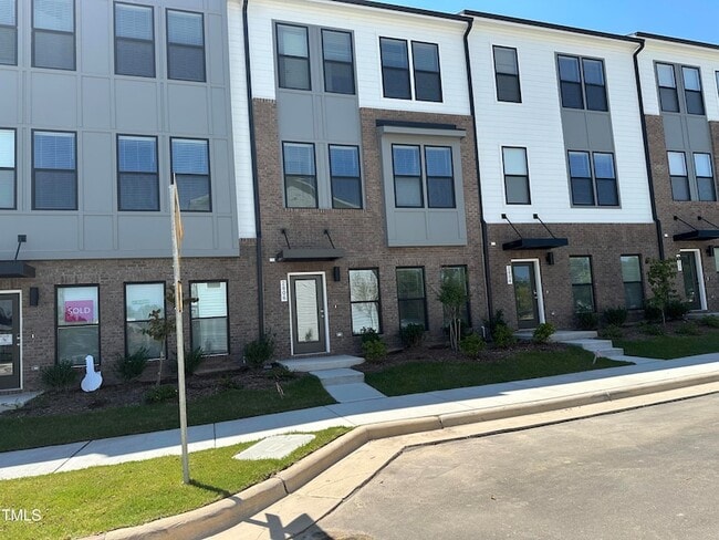 Photo - 2806 Kempthorne Rd