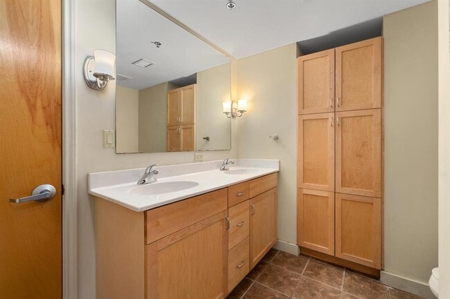 Photo - 711 W 26th St Unit 508