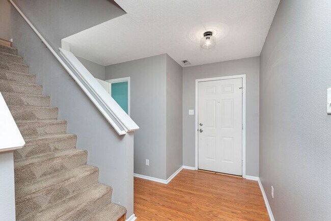 Great 3 Bedroom, 2 1/2 Bath Home in Cameron Meadows Subdivision!