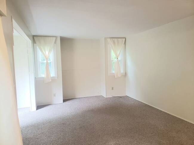 Photo - Charming Cottage in Woodburn with Large Yard!