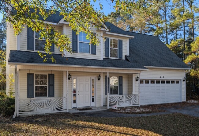 Building Photo - 717 Windsor Dr SE