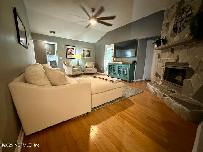 Photo - 10420 Inverness Dr