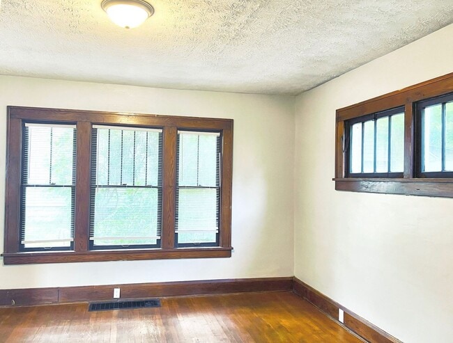 Photo - 1438 Rowland Ave NE