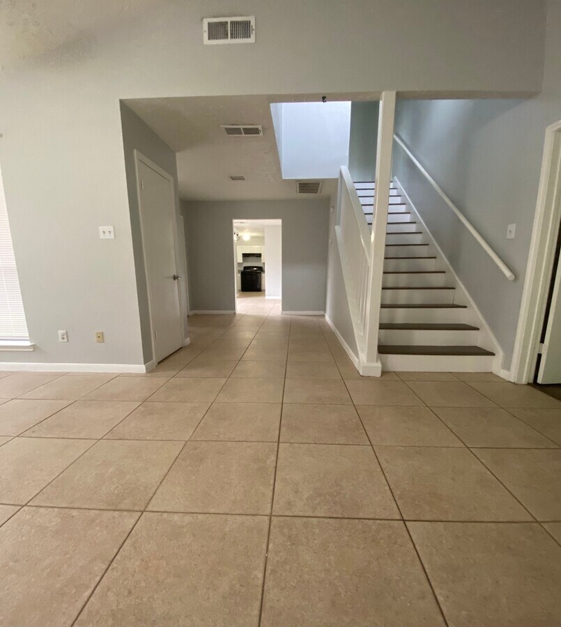 Photo - 7842 Winehill Ln