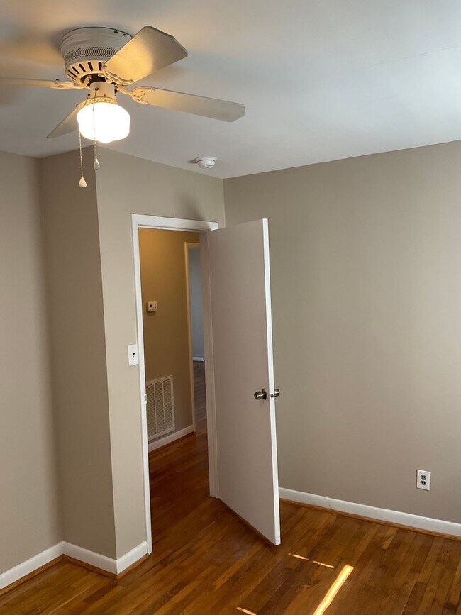 Photo - Available Now ! Charming 2-Bedroom Duplex ...