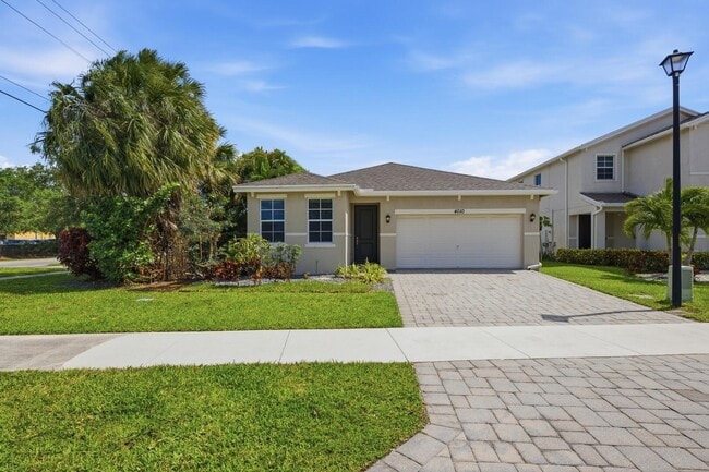 Building Photo - 4010 Tomoka Dr