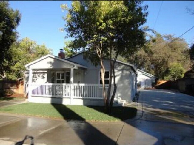 Photo - 2920 Walnut Ave