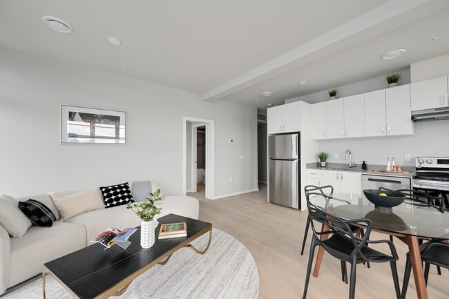 Building Photo - Tresah West Unit 404