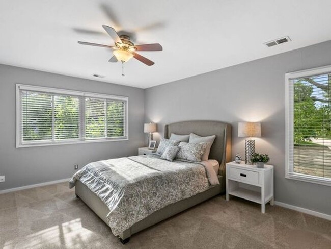 Bright & Beautiful 4-bed, 2-bath Home in S... - Bright & Beautiful 4-bed, 2-bath Home in S...