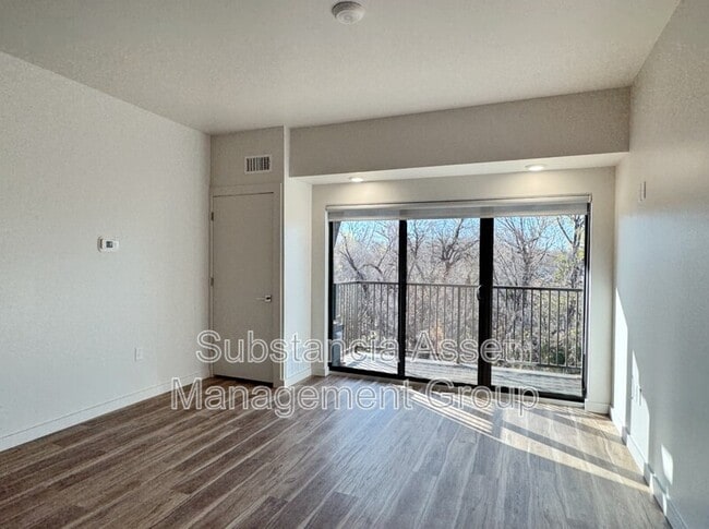 Photo - 1665 Midtown Pl