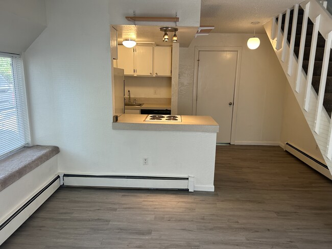 Building Photo - 2315 Spruce St Unit 4