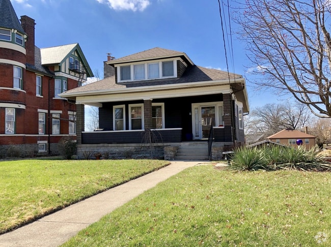 Building Photo - Charming 1-Bedroom Apartment in Price Hill... Unit #1