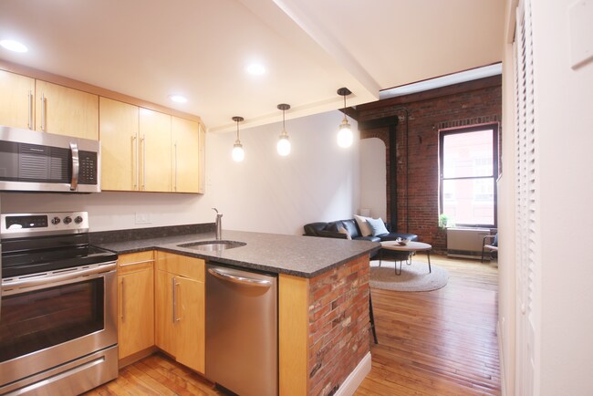 Kitchen - 99 Silver St Unit 3-3