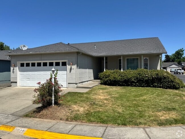 Building Photo - Central Point Single Level Home/ Coming Soon