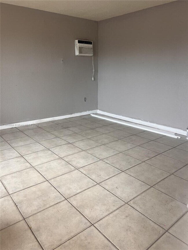 Photo - 571 NE 136th St Unidad 571