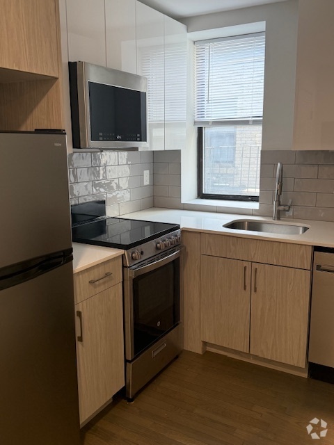 Building Photo - 88 Peterborough St Rental