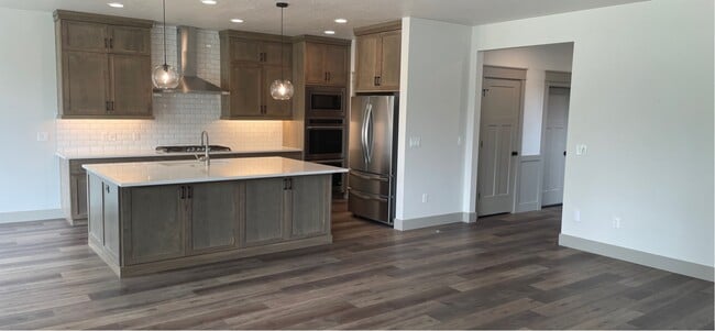 Photo - 2135 N Klemmer Ave