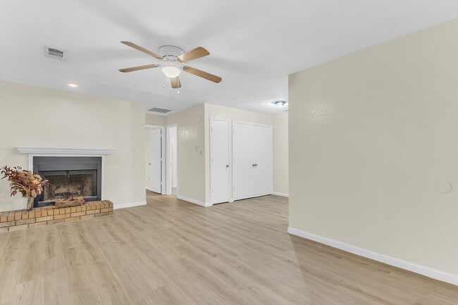 209 W Trinity St Unit C