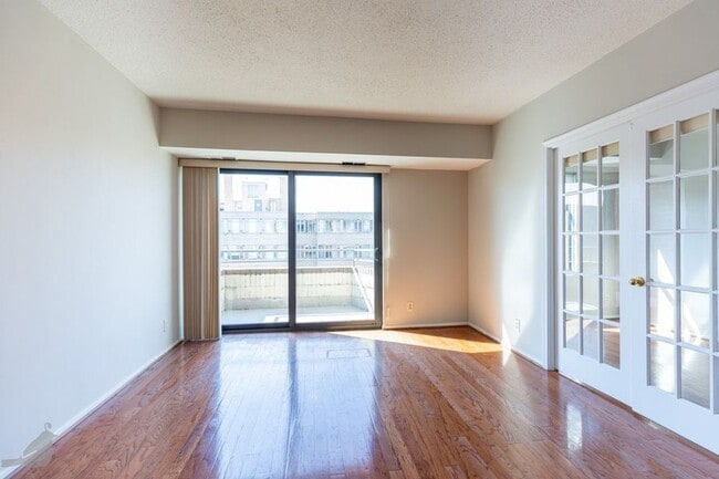 Photo - 1401 17th St NW