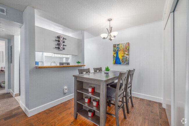 1BR, 1BA - 745SF - Dining Room - Country Village Apartments