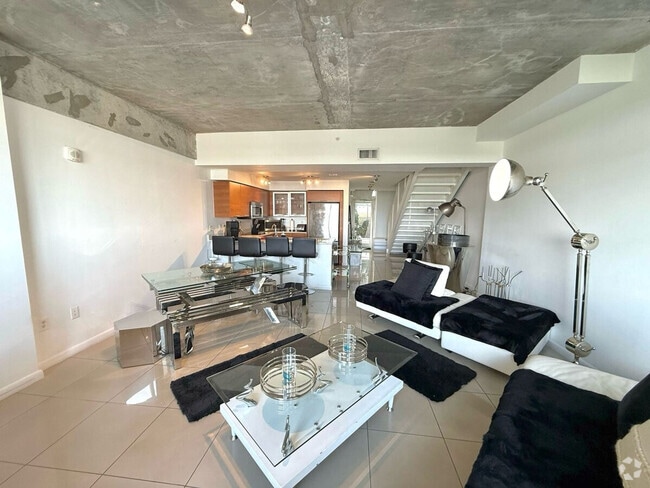 Building Photo - 139 NE 32nd St Rental