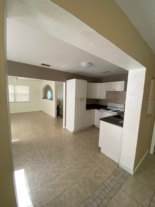 Photo - 4324 Hedge Dr N