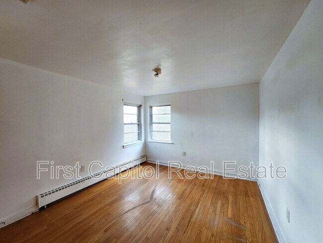 Photo - 408 Clinton Rd