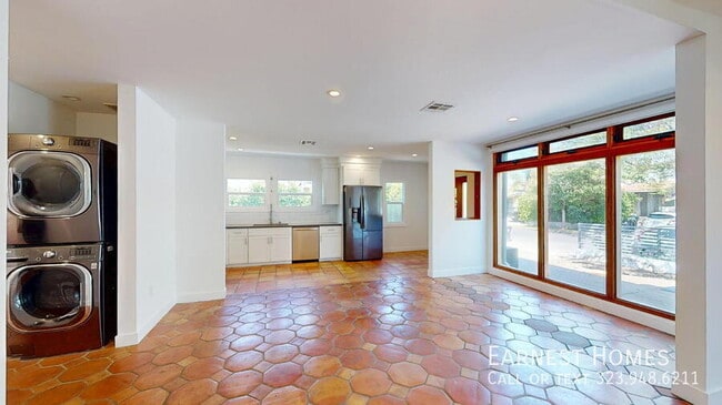 Photo - 1815 Cloverdale Ave