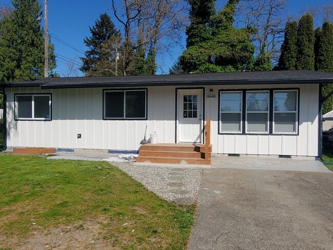 Building Photo - 12402 8th Ave SW