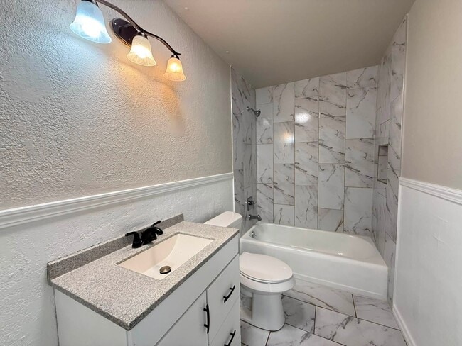 Photo - 1601 SE 60th St
