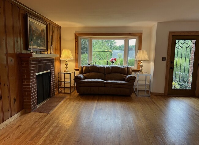 Photo - 2857 NY-9D