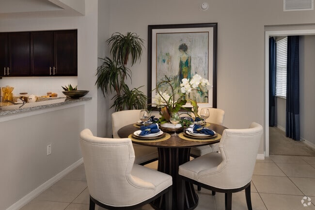 2 BR, 2 BA - 1100SF