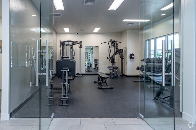 24/7 Fitness Center