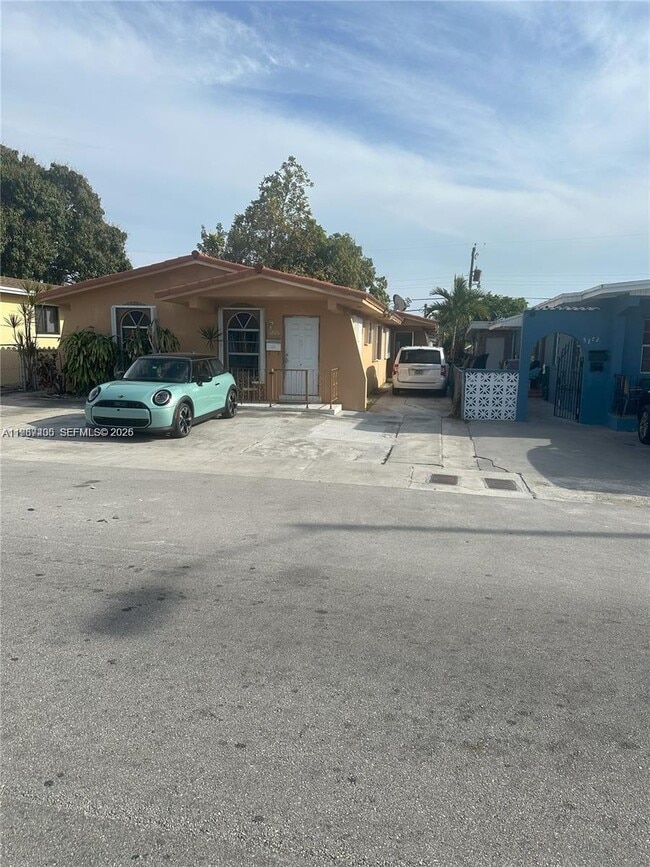 Building Photo - 3268 SW 25th St