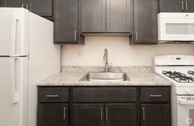 1BR, 1BA - 400 SF - Loch Bend Apartments