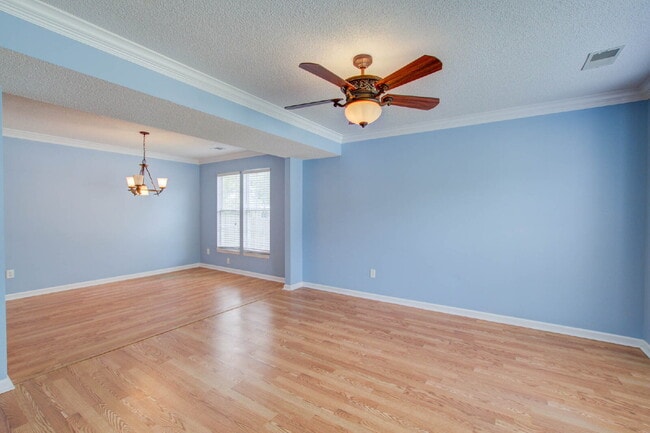 Photo - 100 N Pembroke Dr