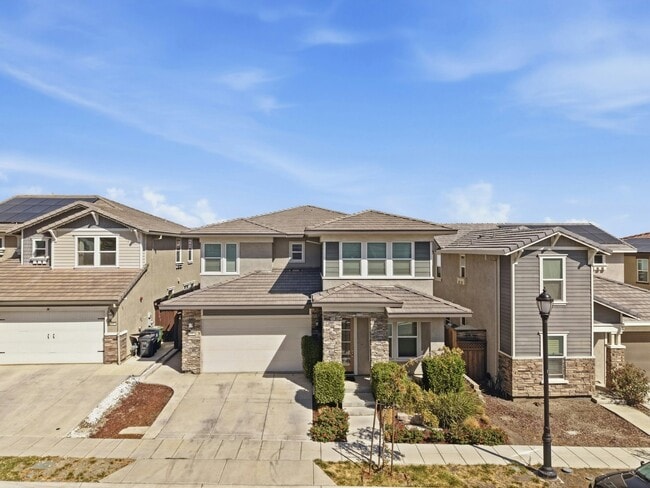 75 W Pasqua Ct