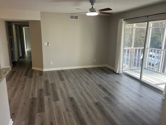 Building Photo - 8960 Duckview Dr Unit #F