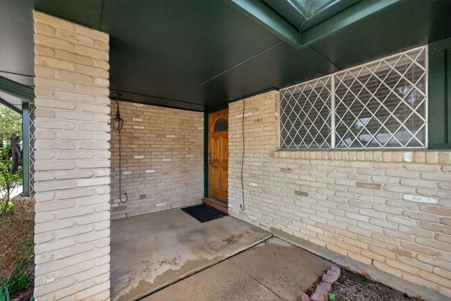 Photo - Beautifully refreshed 3-bedroom, 2-bath ranch-style home, located in the sought-after Colonies No...