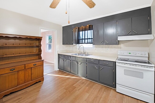 Photo - 919 Laurel Rd