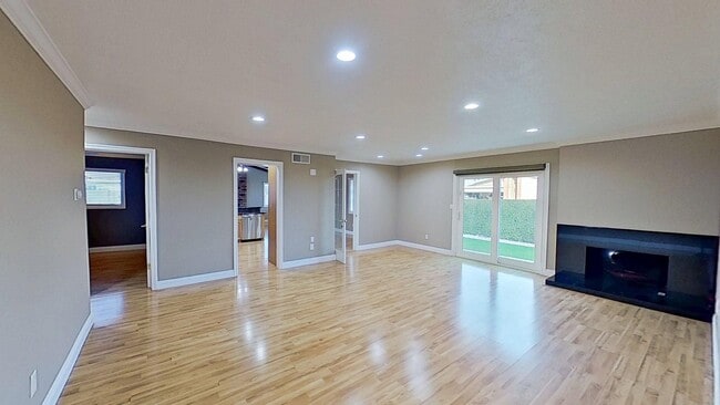 Photo - 5517 Thelma Ave