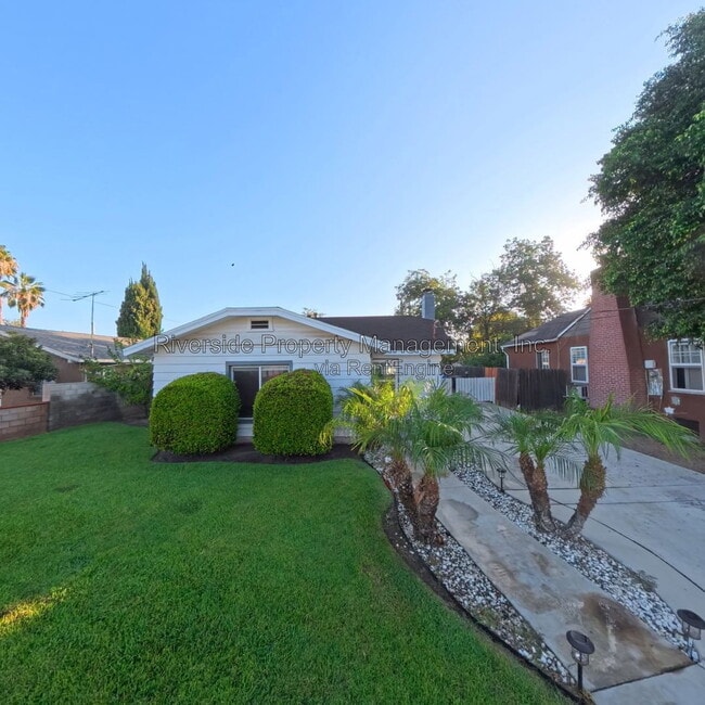 3695 McKenzie St