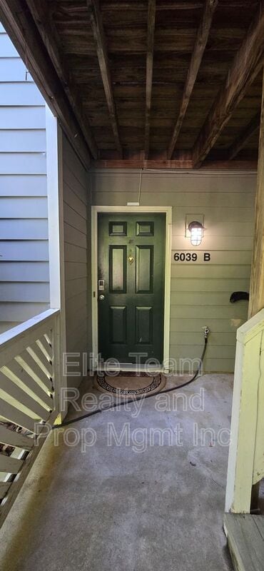 Photo - 6039 Gray Gate Ln Unidad B