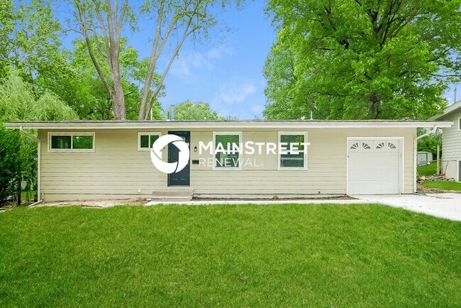 Building Photo - 4 Bedroom Pet-Friendly Home in OVERLAND PARK, KS with Main Street Renewal