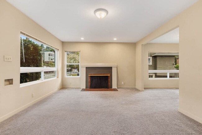 Photo - 2114 Dexter Ave N