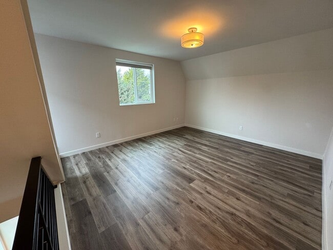 Photo - 2bd/1.75bs Seattle Townhouse