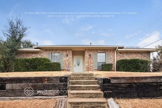 Building Photo - 301 Overland Dr
