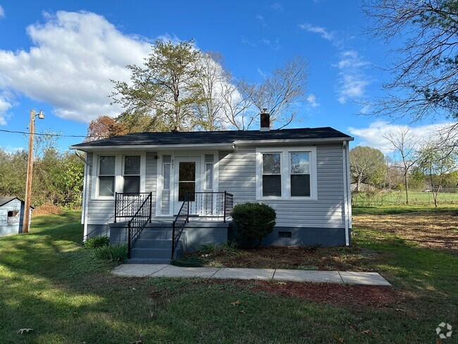 Building Photo - Charming Two Bedroom Home